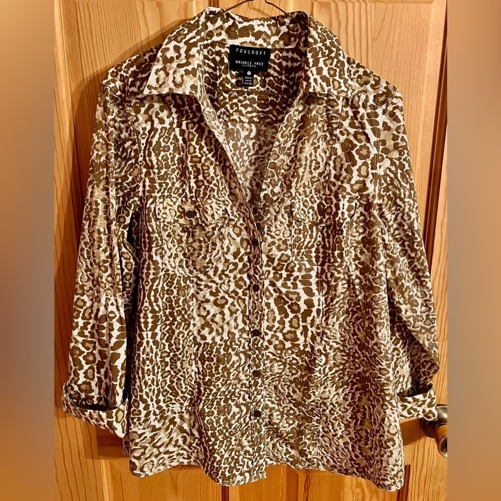Foxcroft Wrinkle Free Leopard Print Button Down Blouse Size 12 Brown Tan Top
